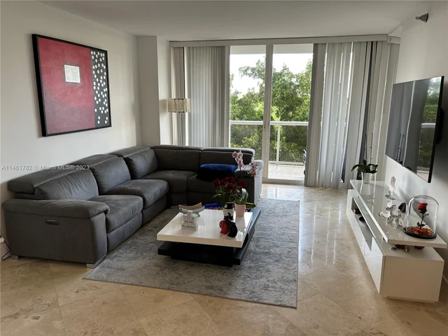 3640 Yacht Club Dr # 504, Aventura FL 33180