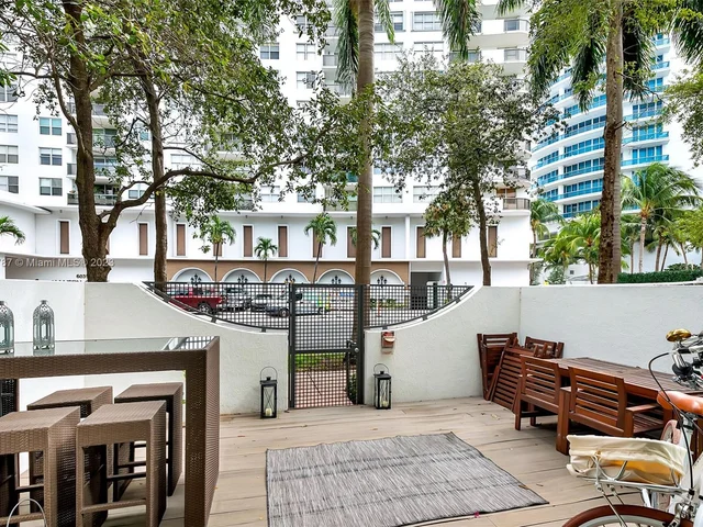 6000 Collins Ave # 123, Miami Beach FL 33140
