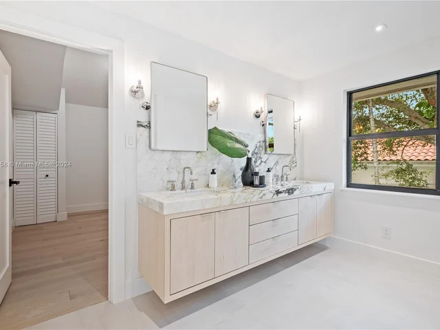 7611 SW 83rd Ct, Miami FL 33143