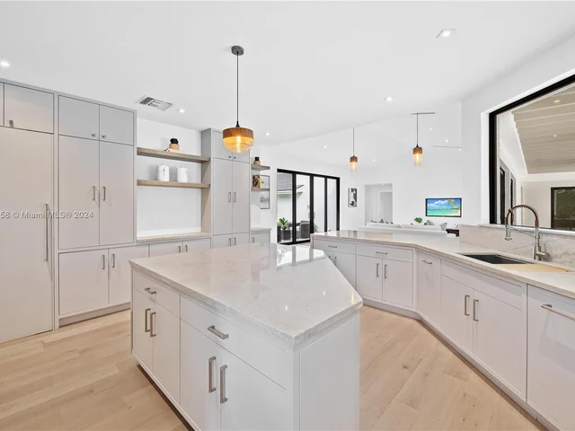 7611 SW 83rd Ct, Miami FL 33143