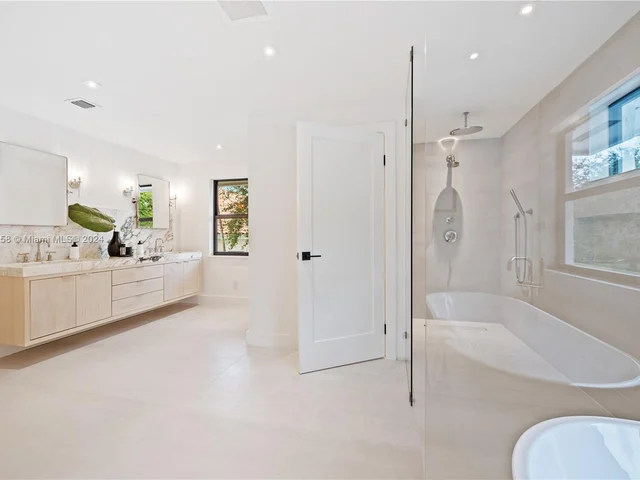 7611 SW 83rd Ct, Miami FL 33143