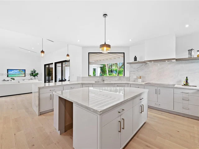 7611 SW 83rd Ct, Miami FL 33143