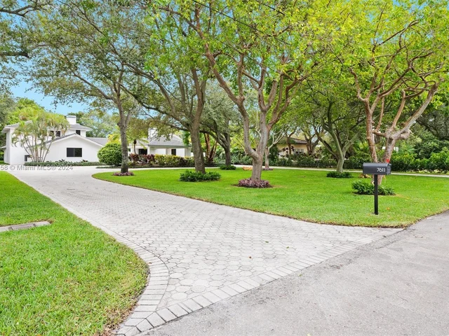 7611 SW 83rd Ct, Miami FL 33143