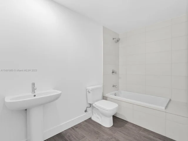 2900 NE 7th Ave # 102, Miami FL 33137