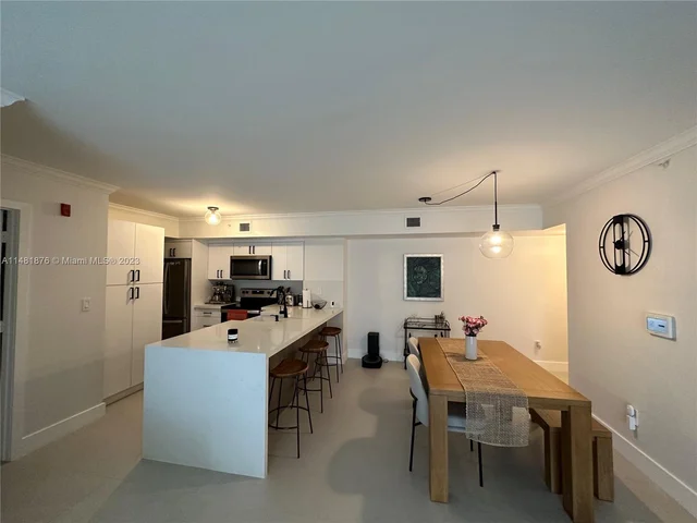 2640 S University Dr # 122, Davie FL 33328