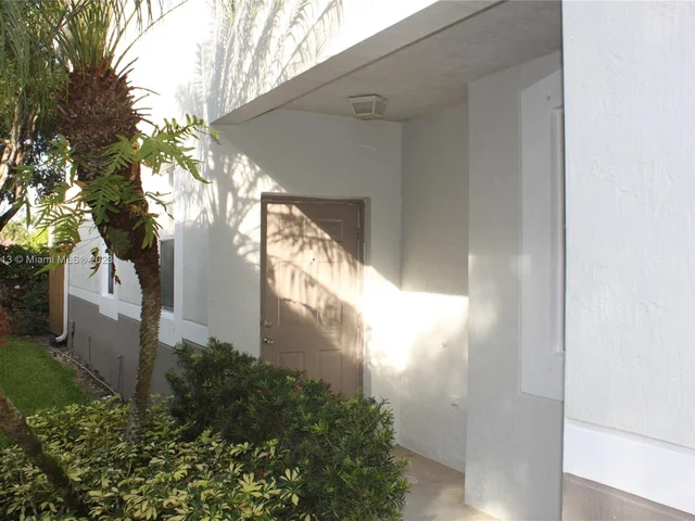 3642 San Simeon Cir, Weston FL 33331