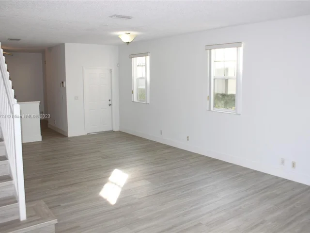 3642 San Simeon Cir, Weston FL 33331