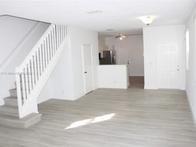 3642 San Simeon Cir, Weston FL 33331