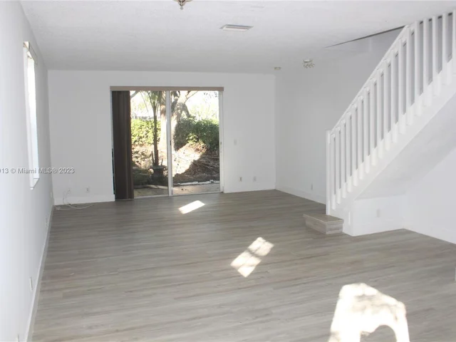 3642 San Simeon Cir, Weston FL 33331