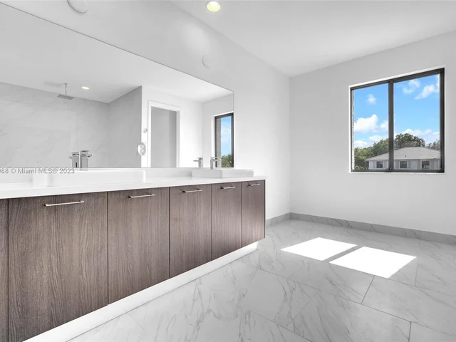 10475 SW 57th Ct, Cooper City FL 33328