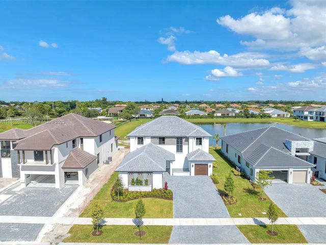 10475 SW 57th Ct, Cooper City FL 33328