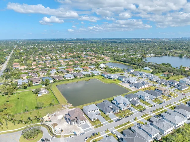 10475 SW 57th Ct, Cooper City FL 33328