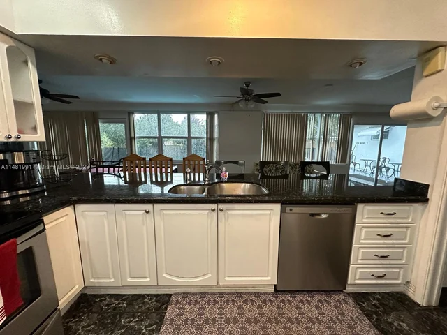 4931 Monroe St, Hollywood FL 33021