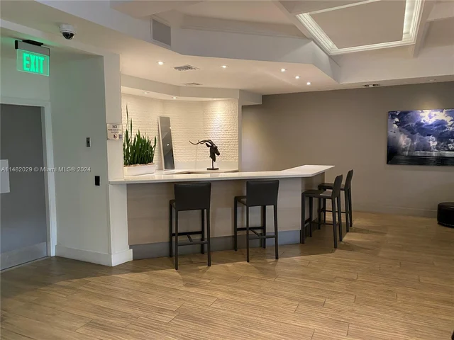 100 Lincoln Rd # 939, Miami Beach FL 33139