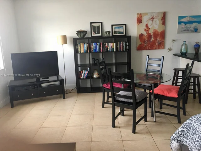 100 Lincoln Rd # 939, Miami Beach FL 33139