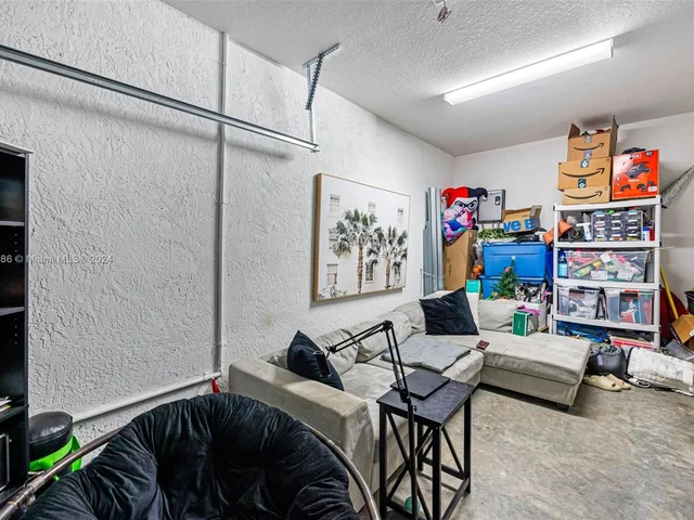 2681 SE 12th St, Homestead FL 33035