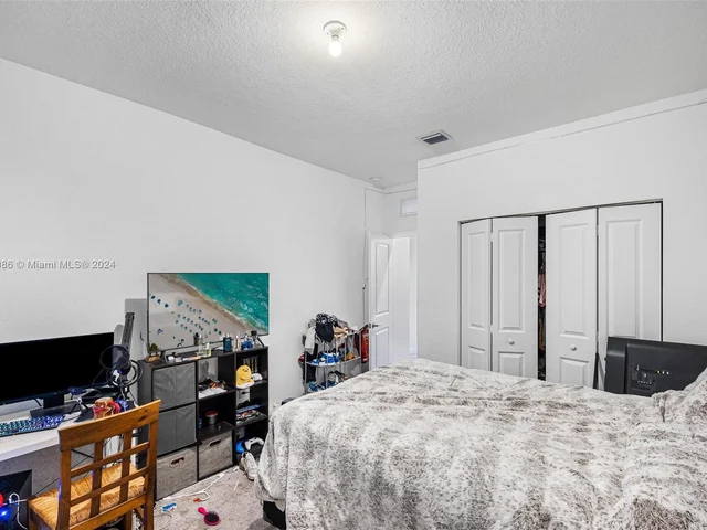 2681 SE 12th St, Homestead FL 33035