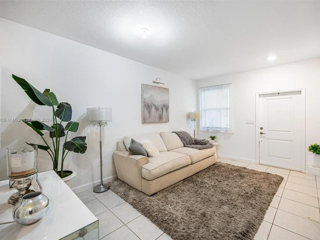 2681 SE 12th St, Homestead FL 33035