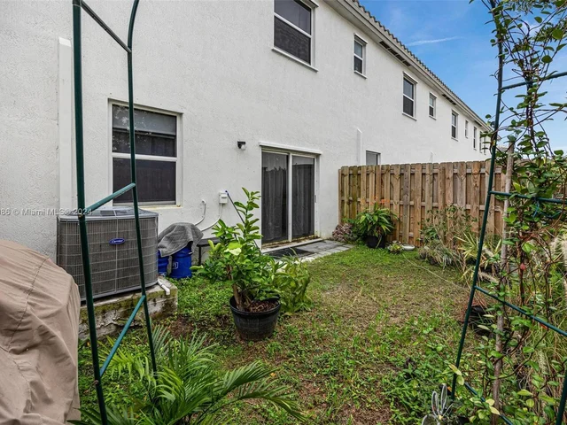 2681 SE 12th St, Homestead FL 33035