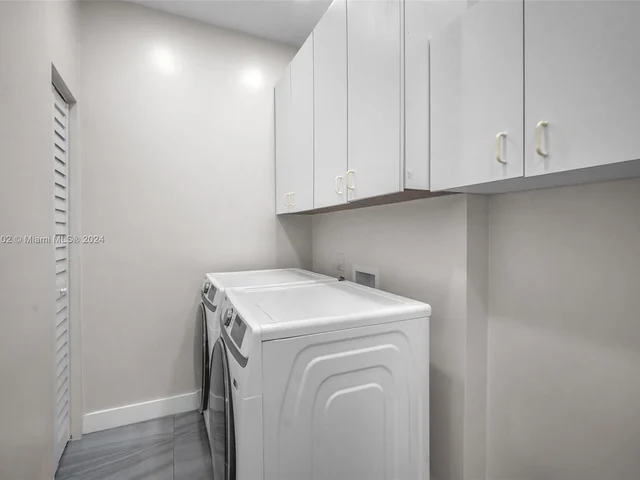 6195 Plunkett St, Hollywood FL 33023