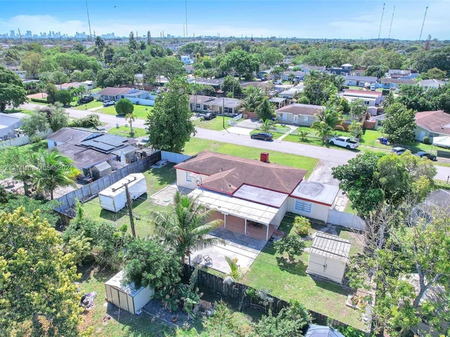 6195 Plunkett St, Hollywood FL 33023