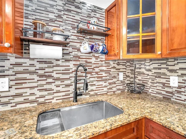 6195 Plunkett St, Hollywood FL 33023