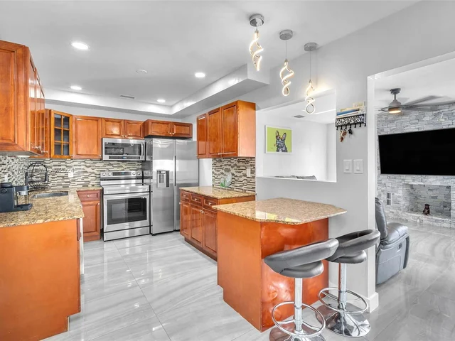 6195 Plunkett St, Hollywood FL 33023