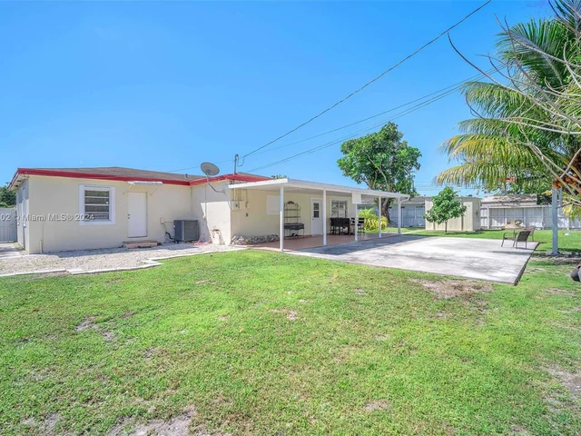 6195 Plunkett St, Hollywood FL 33023