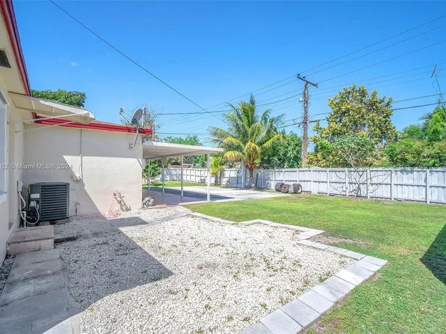 6195 Plunkett St, Hollywood FL 33023