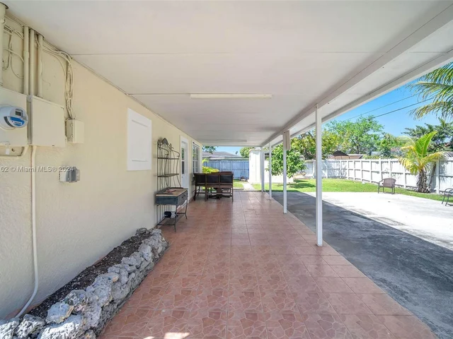 6195 Plunkett St, Hollywood FL 33023