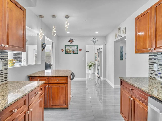 6195 Plunkett St, Hollywood FL 33023