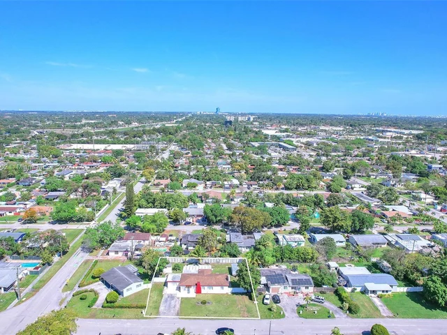 6195 Plunkett St, Hollywood FL 33023