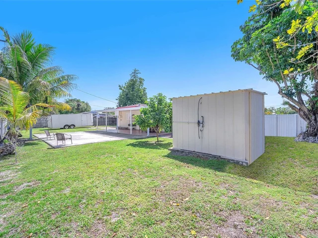 6195 Plunkett St, Hollywood FL 33023