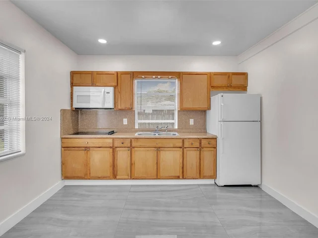 6195 Plunkett St, Hollywood FL 33023