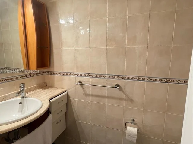 800 Parkview Dr # 126, Hallandale Beach FL 33009