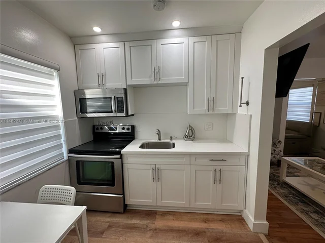 326 Wilson St # 201, Hollywood FL 33019