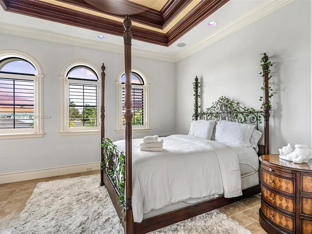 3201 NE 27th Ave, Lighthouse Point FL 33064