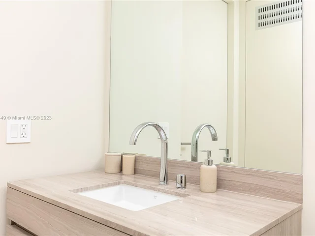 18975 Collins Ave # 1803, Sunny Isles Beach FL 33160