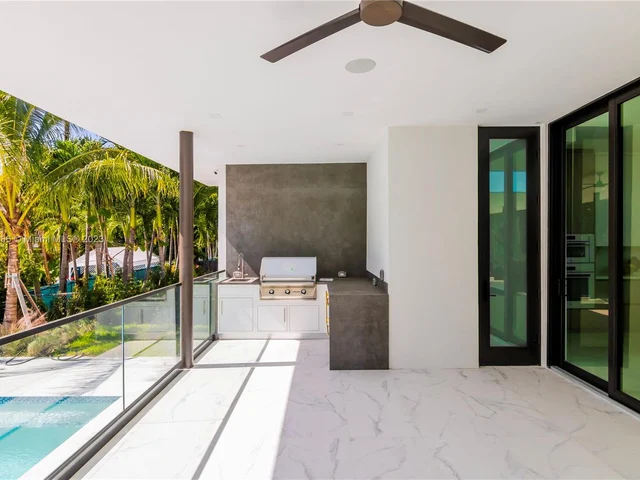 1248 NE 89th St, Miami FL 33138