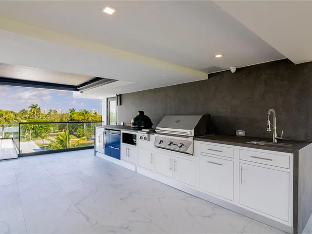 1248 NE 89th St, Miami FL 33138