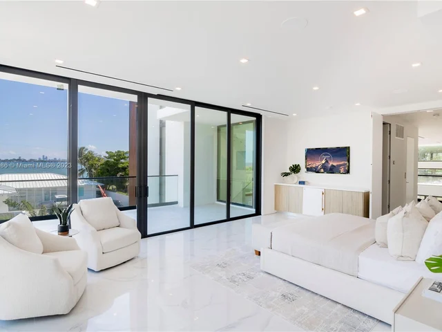 1248 NE 89th St, Miami FL 33138