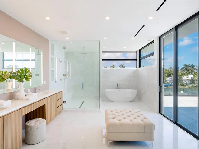 1248 NE 89th St, Miami FL 33138