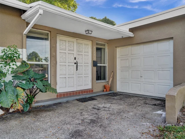 8340 NW 21st Ct, Sunrise FL 33322