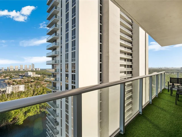 16385 Biscayne Blvd # 2207, North Miami Beach FL 33160