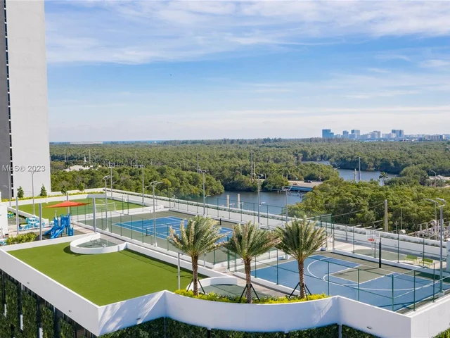 16385 Biscayne Blvd # 2207, North Miami Beach FL 33160