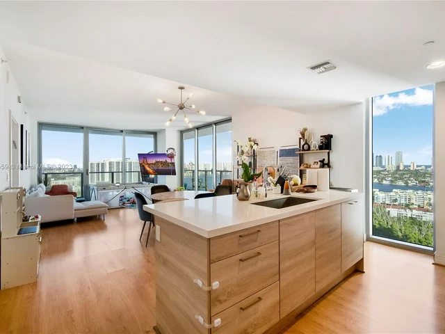 16385 Biscayne Blvd # 2207, North Miami Beach FL 33160