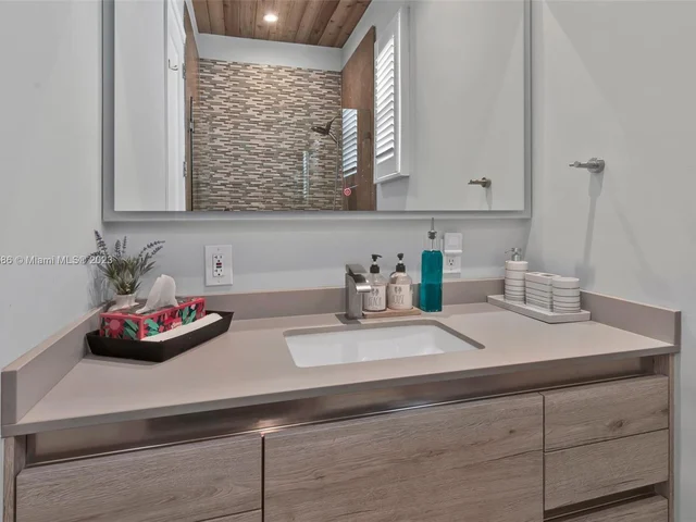 1443 Lenox Ave, Miami Beach FL 33139