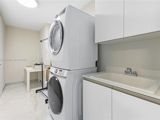 18975 Collins Ave # 802, Sunny Isles Beach FL 33160