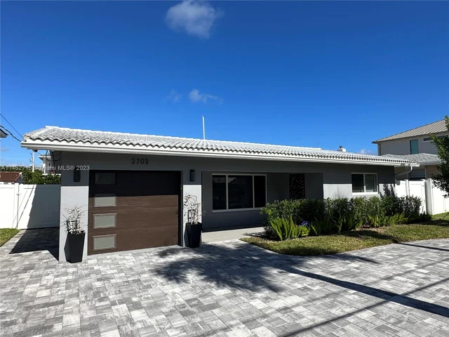 2703 SE 14th St, Pompano Beach FL 33062