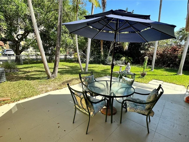 1124 NE 7th St # 0, Hallandale Beach FL 33009